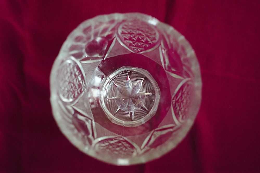 Изящная хрустальная ваза