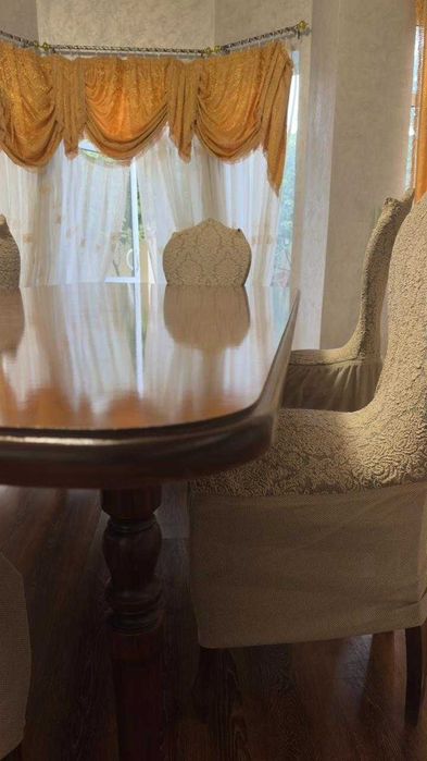 Продается новый стол со стульями