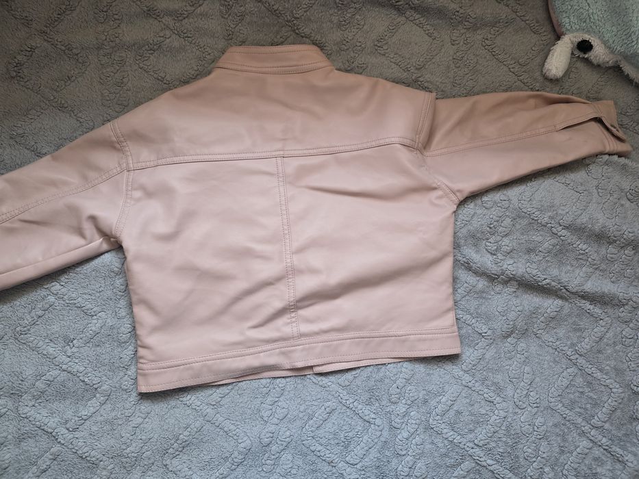 Продам детские куртки.