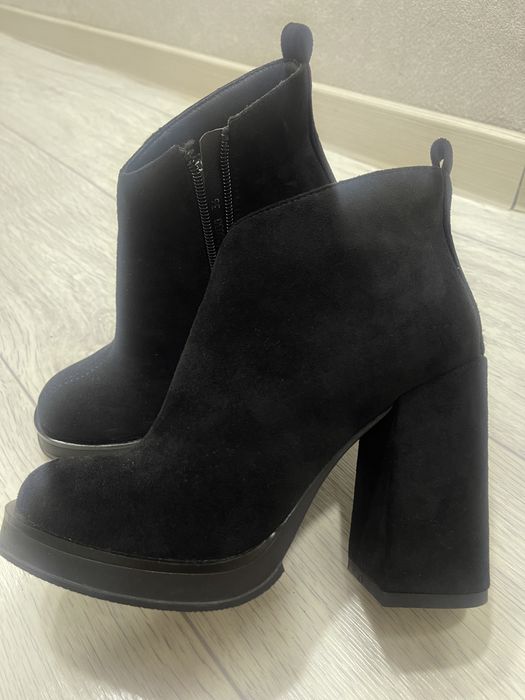 Ботильоны черные замшевые