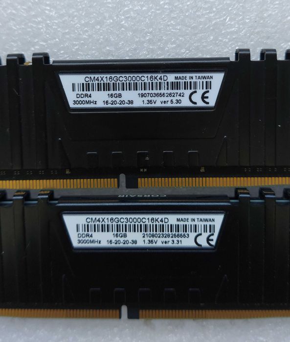 KIT memorii CORSAIR Vengeance  32Gb (2x16) DDR4 3000Mhz