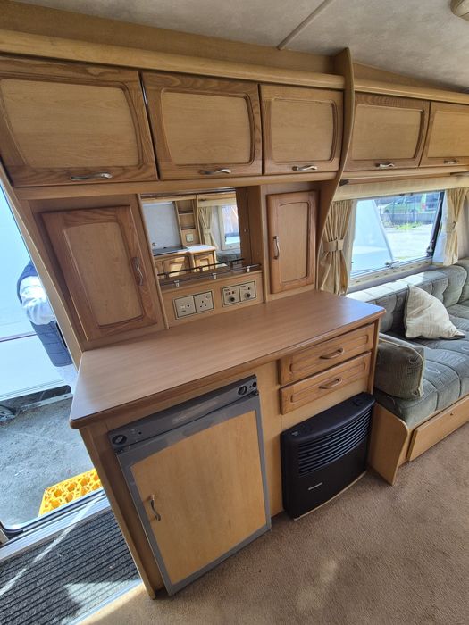 Rulota Omega 2002 in stare foarte buna