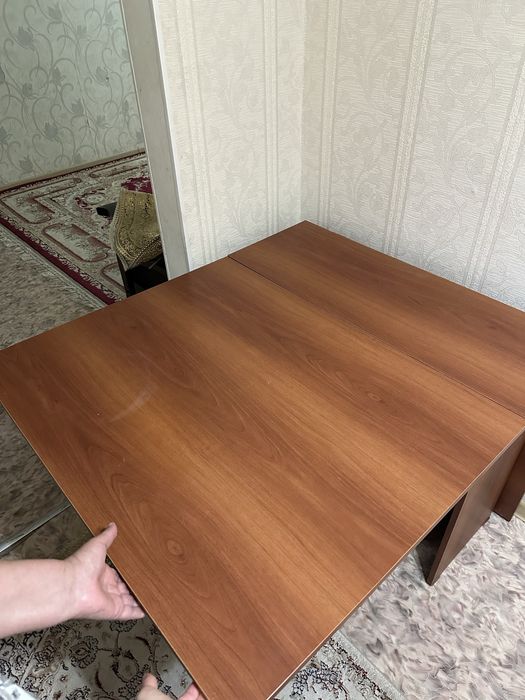 Стол открывется с двух сторон