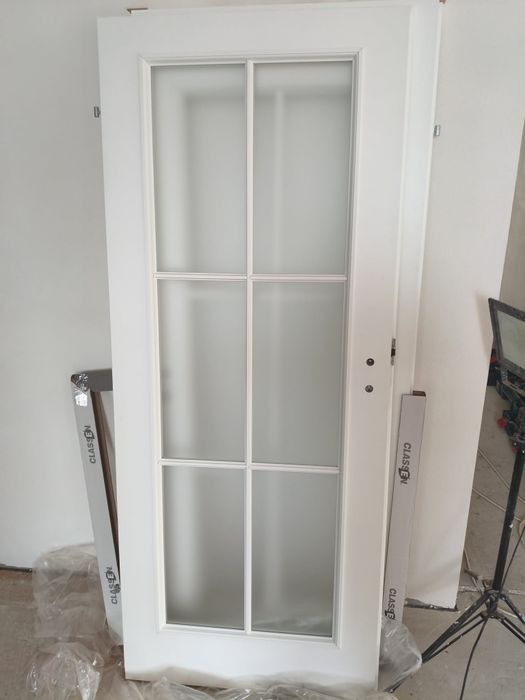 Usa albã nouã in pachet