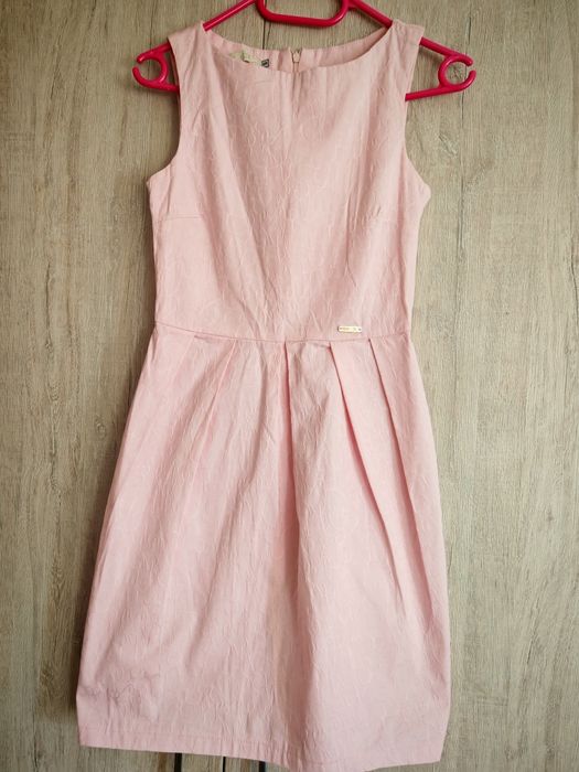 Продавам две рокли