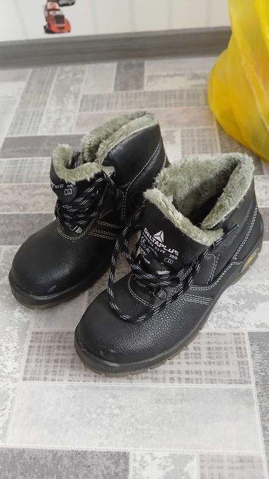 Продам спец обувь