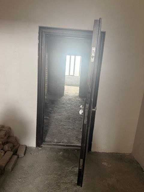 Ургут туманида кенг 2 хонали хонадон сотилади!