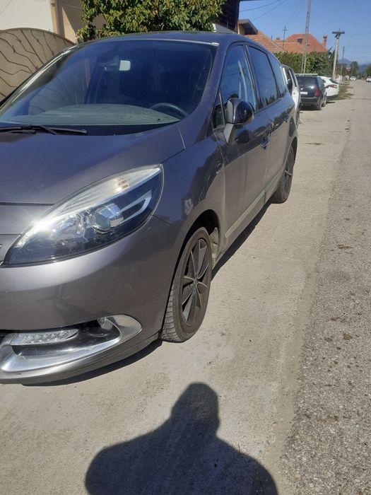 Dezmembrez Renault Grand Scenic