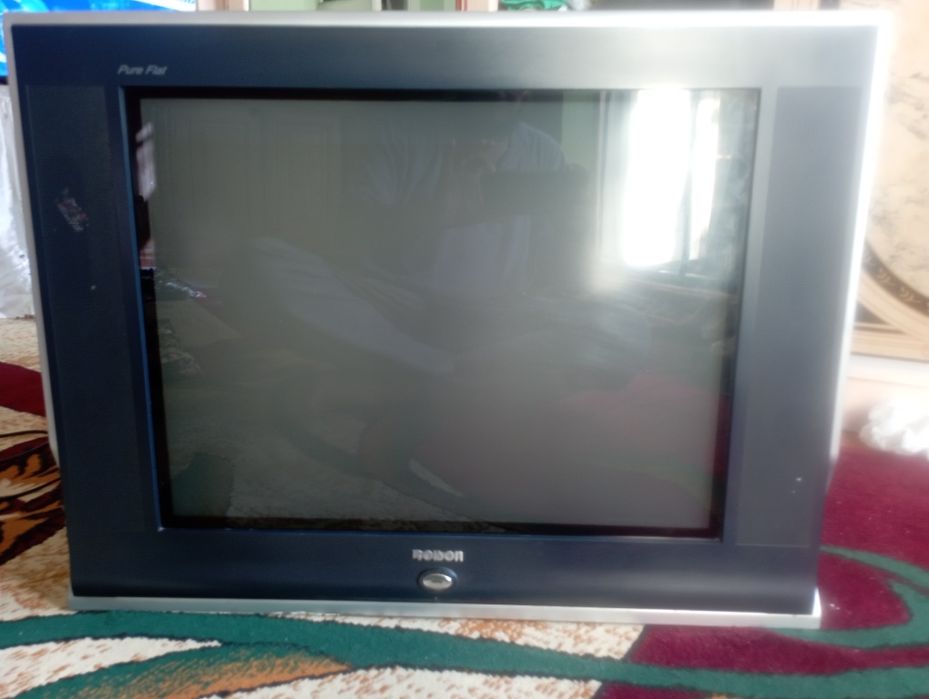 Срочно телевизор сотилади