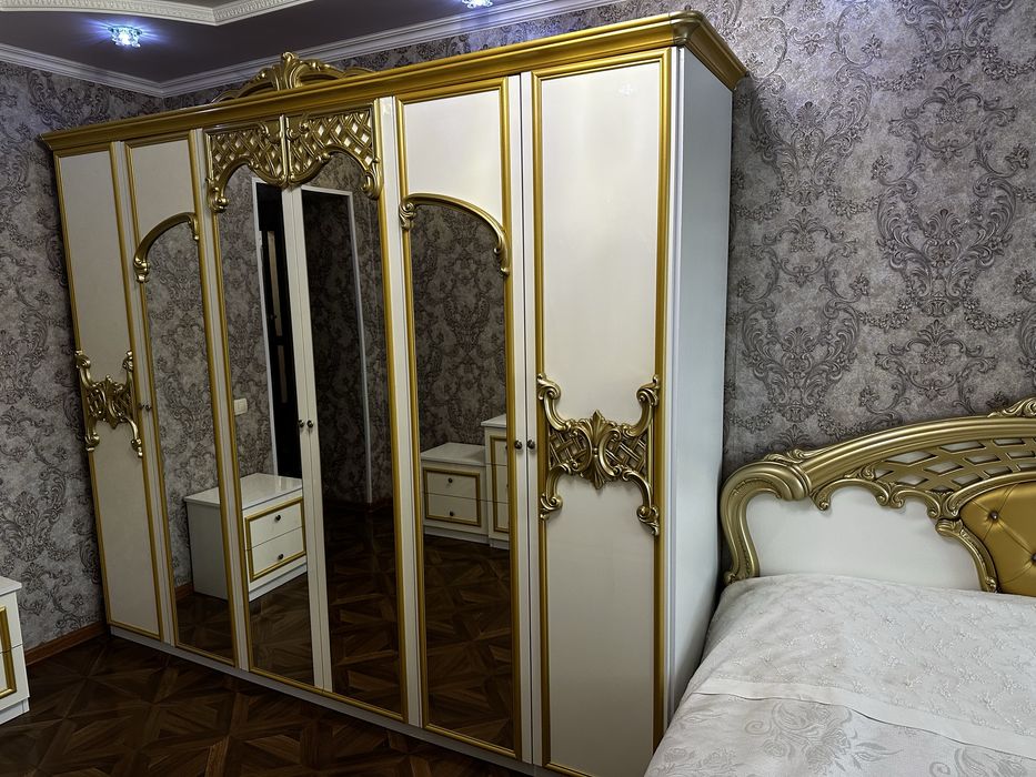 Продам спальный гарнитур