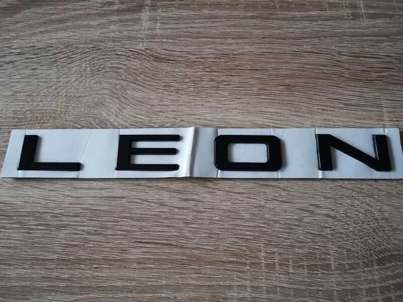 черен надпис Seat Leon