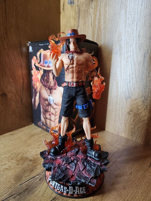 Фигурка Эйса из аниме Ван Пис / One Piece / Ace Эйс
•С коробкой и подс