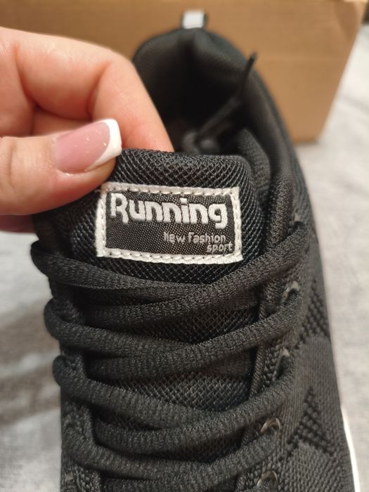 Adidași Axcone unisex – alb/negru, mărimea 40 noi in cutie