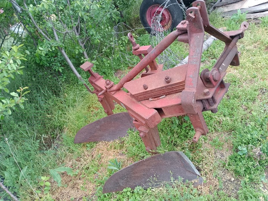 Трактор Т25А с прикачен инвентар