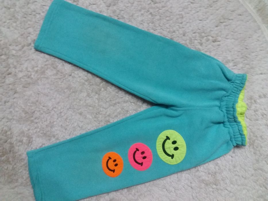 безрукавка  на 4-5 лет, штаны Турция!