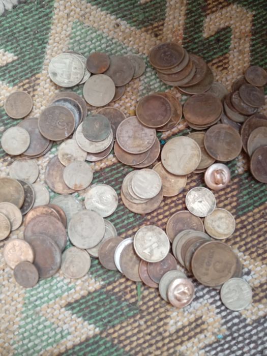 Монеты  ложки часы