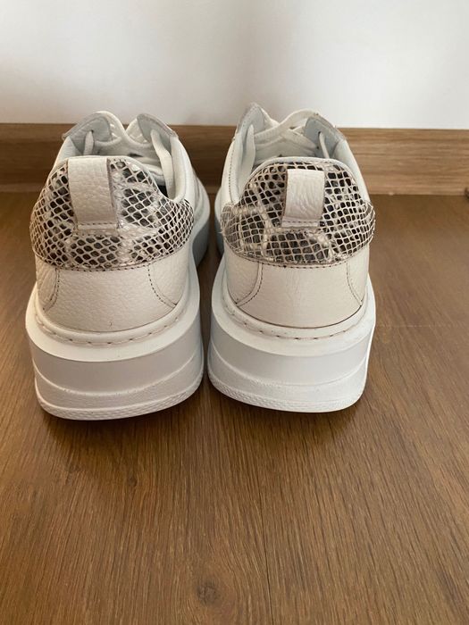 Дамски маратонки от естествена кожа