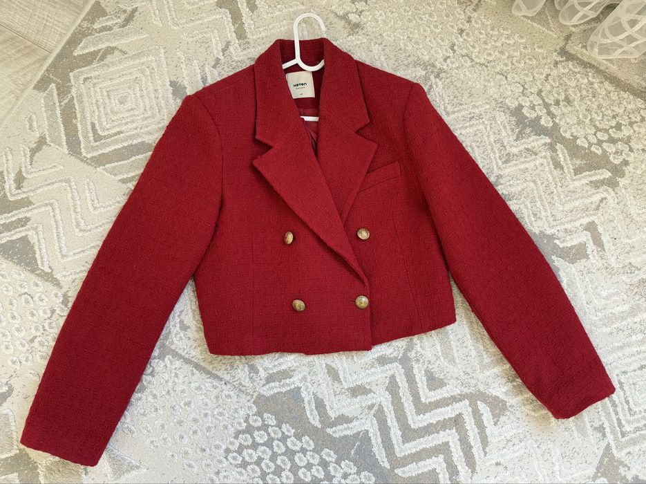 Пиджак твидовый.