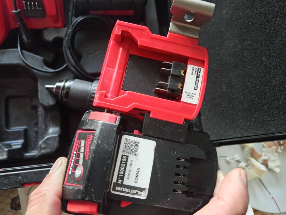 Vând trusa Milwaukee m 18