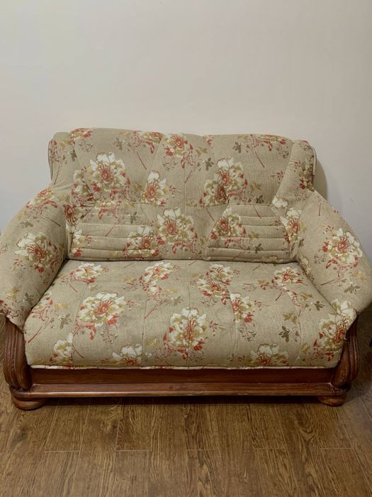 Продается мягкая мебель из натурального дерева