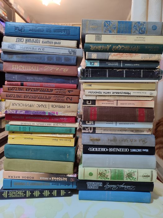 Продам книги разные.