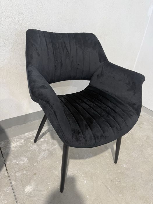 Set 4 scaune dining, tapitate cu catifea neagra