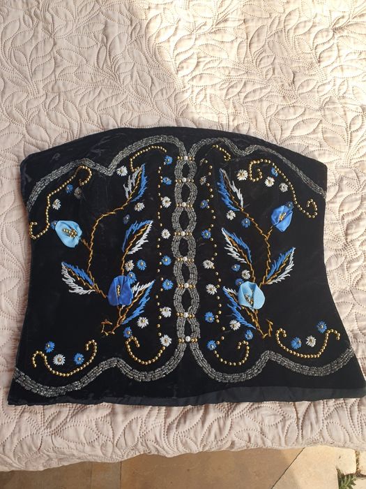 Vand corset catifea neagra cu aplicații manuale nou.