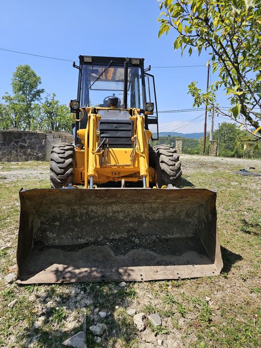 Inchiriez Buldoexcavator JCB 2 CX pentru spatii mai inguste