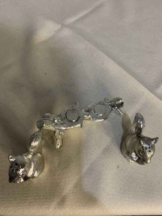 Sararita din metal Veverite