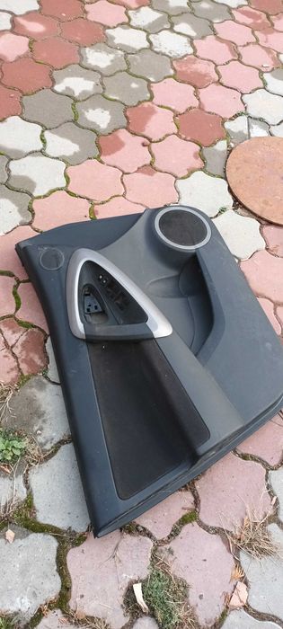 Cotiera si capitonaj sofer