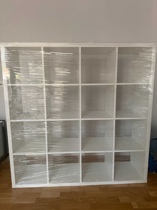 IKEA KALLAX Etajeră albă 147x147 cm – nouă – 480 lei
