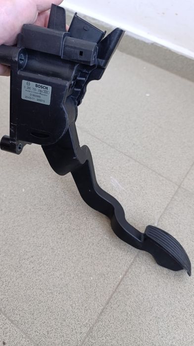 Чисто нов педал за газта BOSH за Фиат