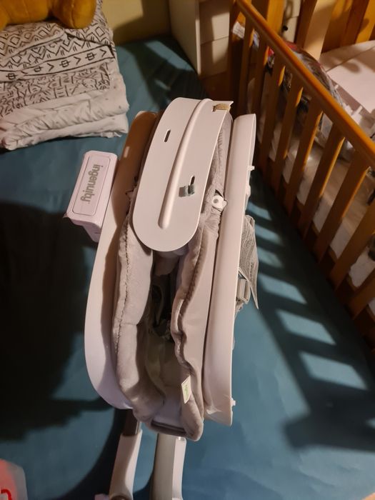 Balansoar cu vibrații și sunete pentru bebeluș ingenuity