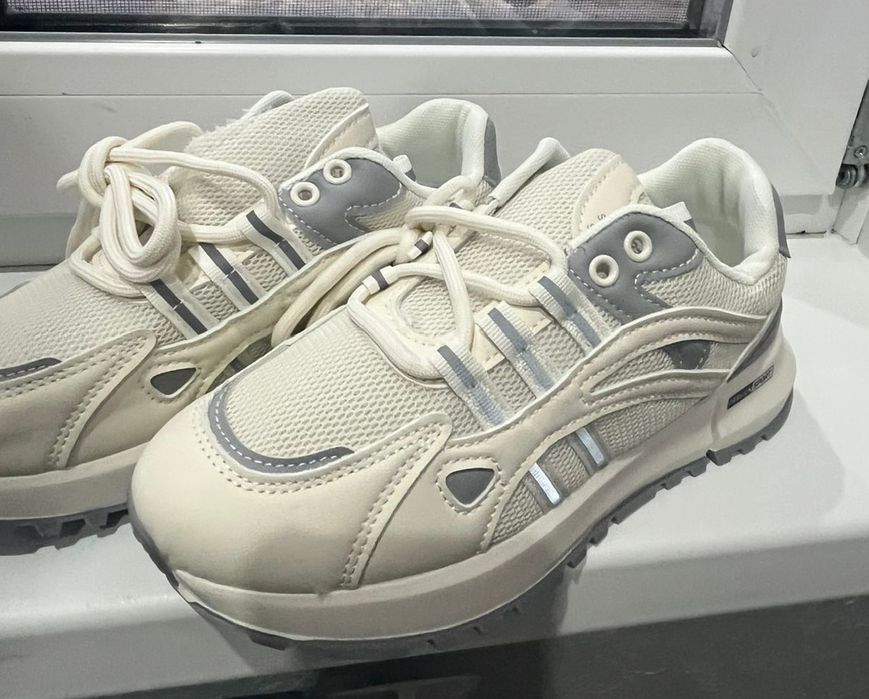 Кроссовки срочно