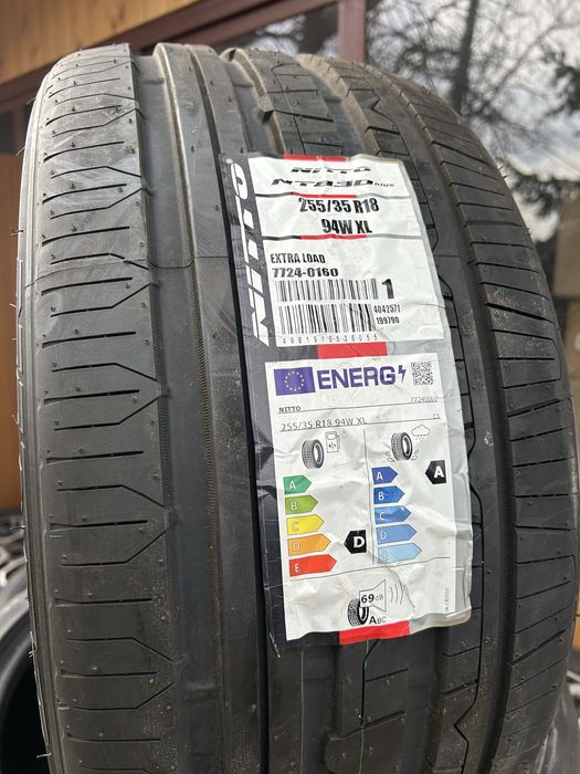 Гуми 2 бр 255/35/18 Nitto Нови Made in Japan