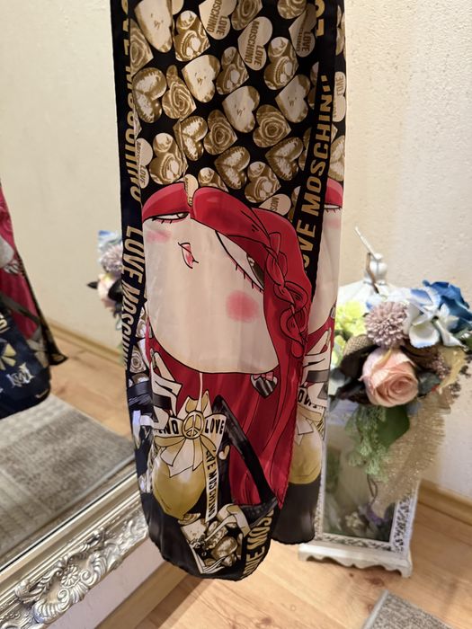 Шалче Love Moschino