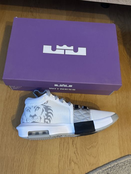 Adidasi Nike Lebron Witness 8
