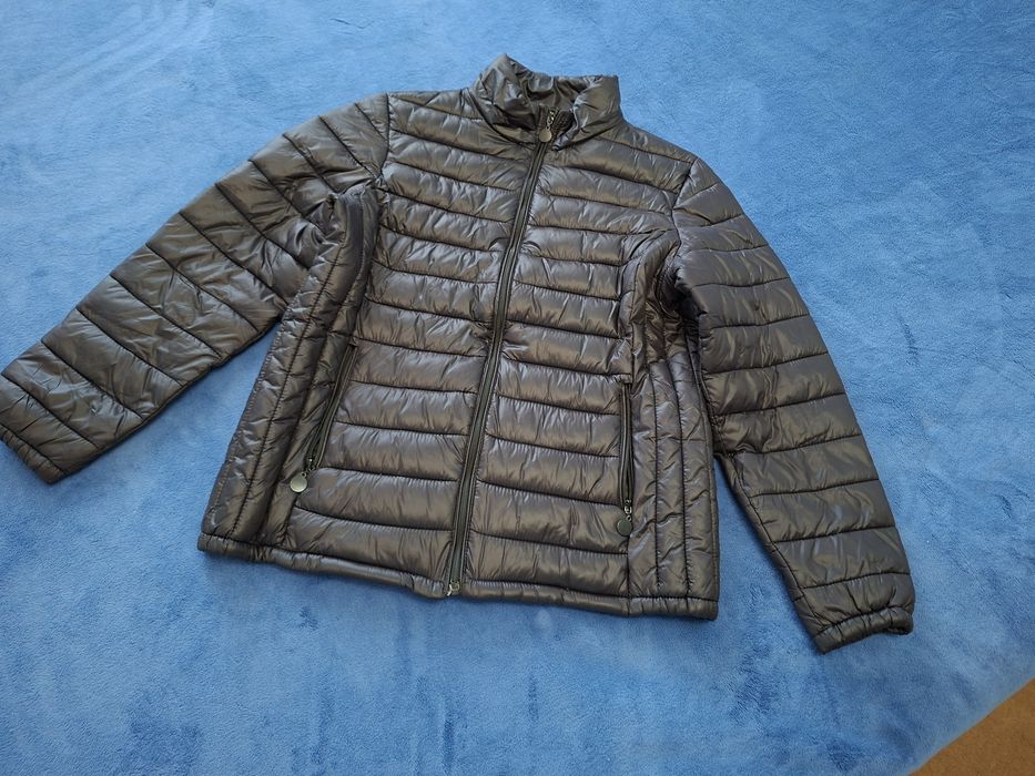 Продам женские куртки новые