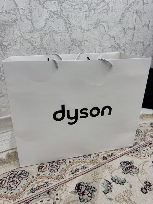 Dyson Airstrait