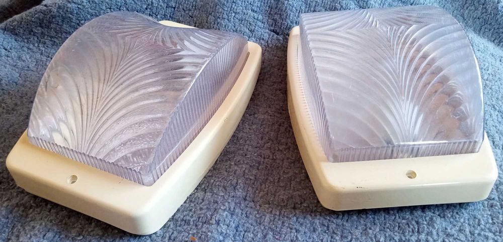 Лампи водозащитни. 2 броя