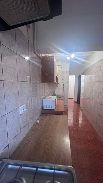 Inchiriez garsoniera decomandata cu centrala  proprie si aer conditionat