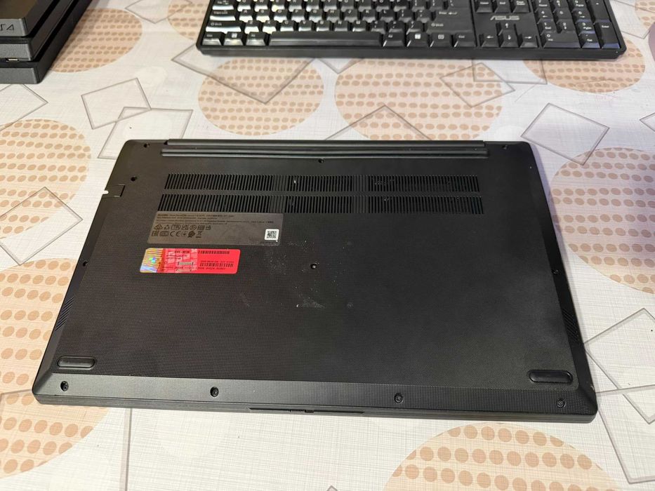 Laptop Lenovo V15 G2 15.6" - Intel Core i3-1115G4 / 8 GB DDR4/ 256 GB SSD M2 / Windows 11