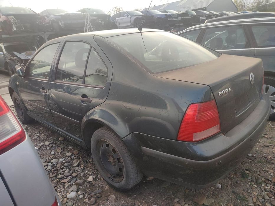 Dezmembram Volkswagen Bora Usa fata -spate dreapta /Usa fata-spate stanga