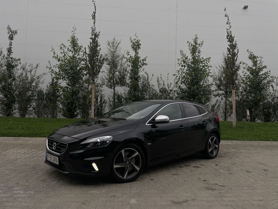 Volvo V40 D3 R-Design | Automată | 5 cilindri Motor Volvo | revizia la zi