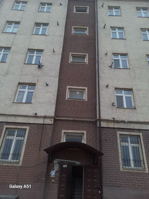 Oxangaron shaxar 3 xonali uy sotiladi