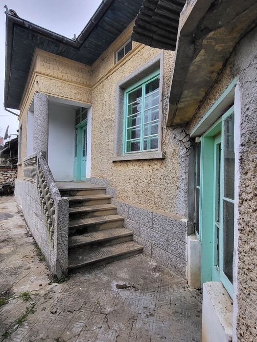 Къща в село Хотница