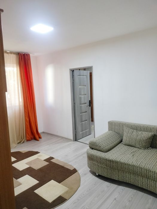 Apartament 2 cam , semidecomandat,,zona vest-podul înalt,etj 2 multiple îmbunătățiri.