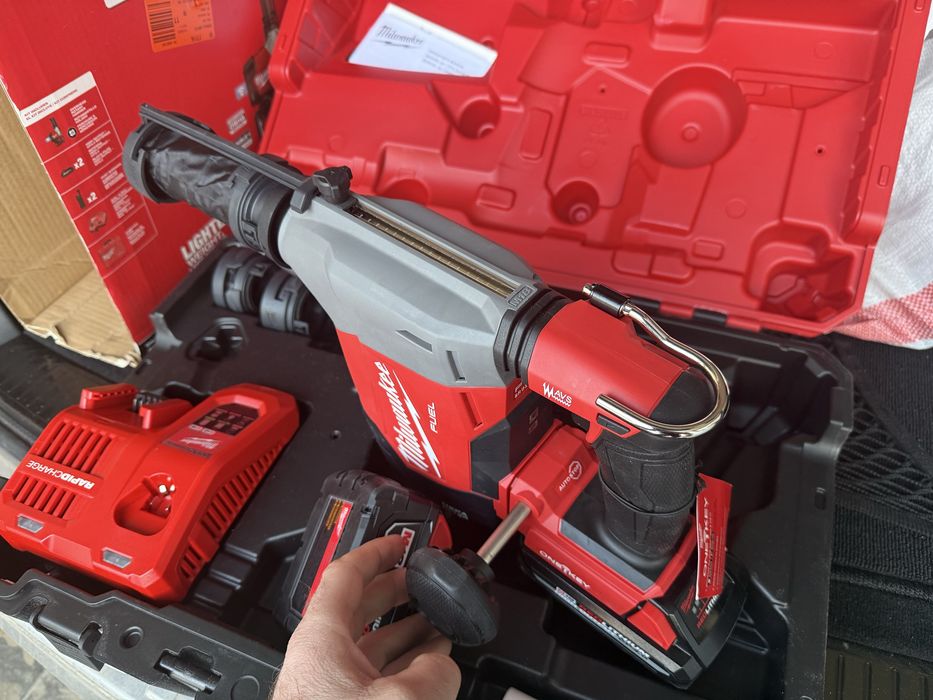 Проффесиональный перфоратор Milwaukee
