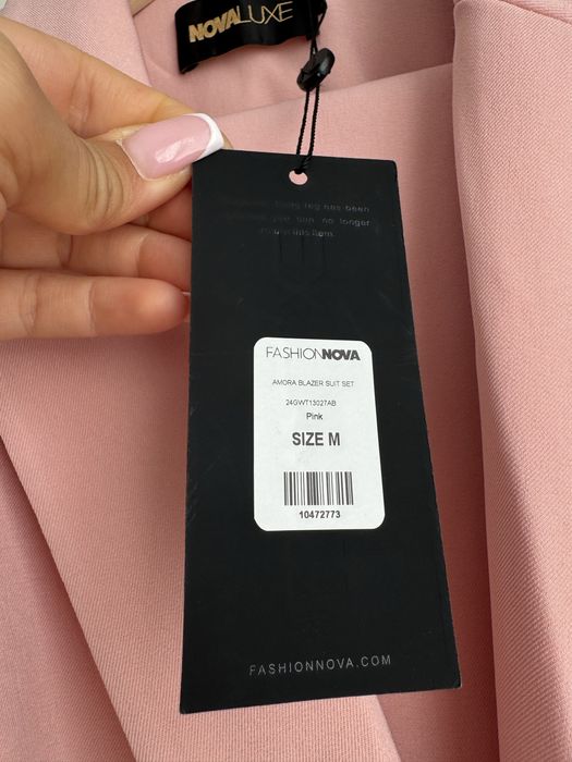 Елегантен Костюм