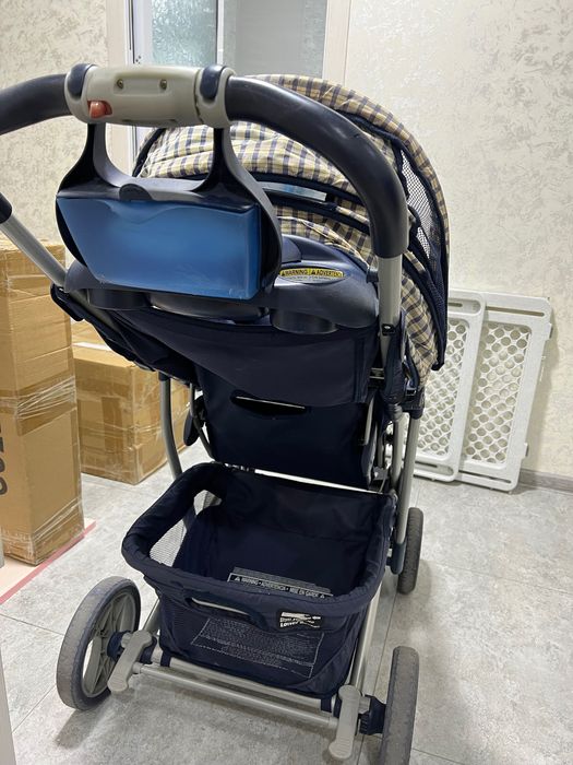 Коляска с люлькой и базой Graco